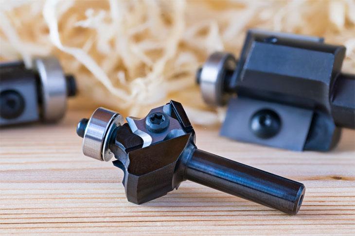 how to use a router bit