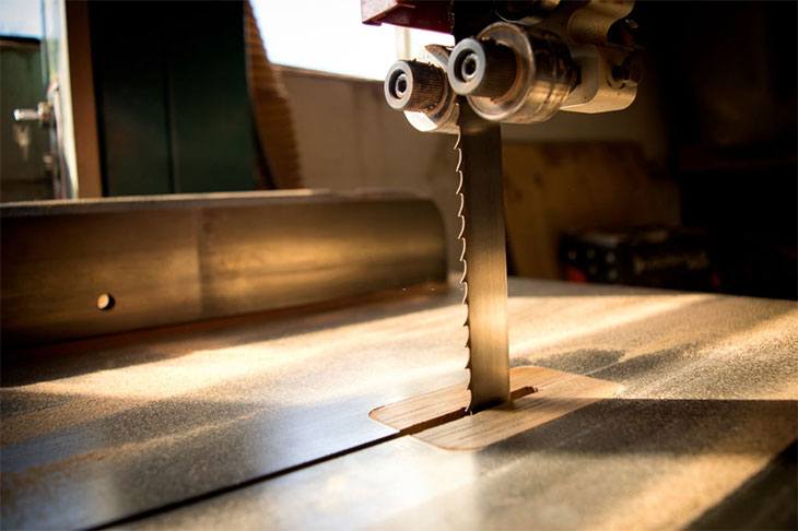 difference between band saw and scroll saw